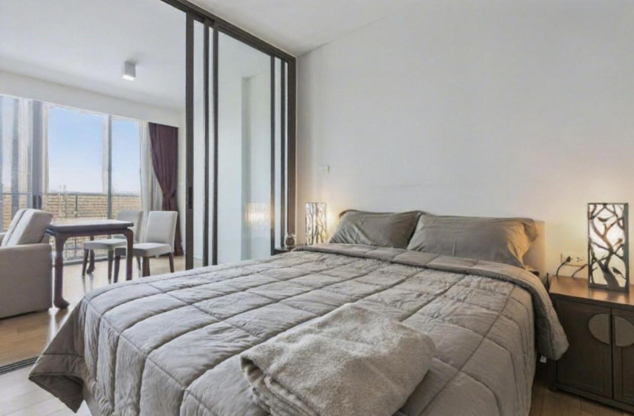 S39- 1 Bedroom Downtown Apt with Balcony and Pool