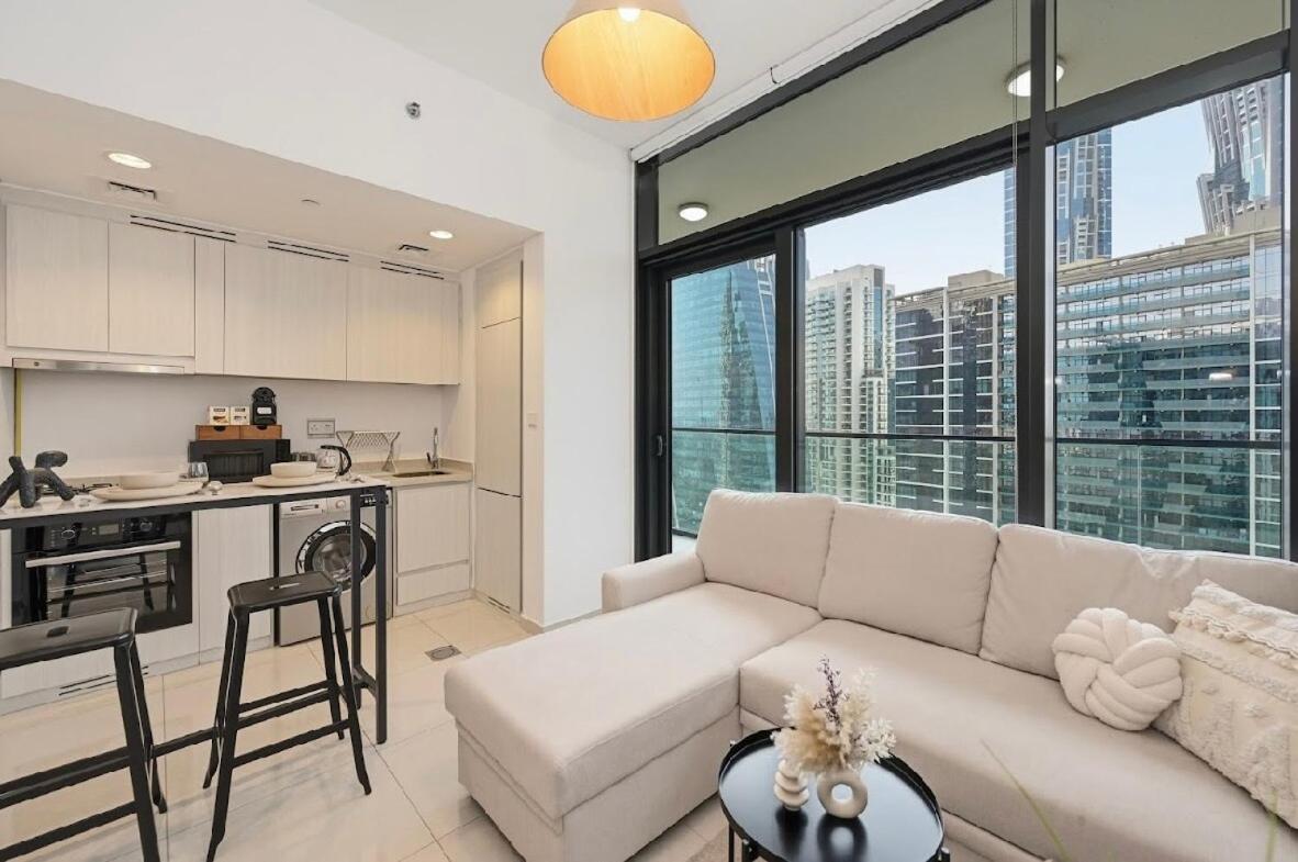 Modern Flat close to Burj Khalifa with stunning pool - 5