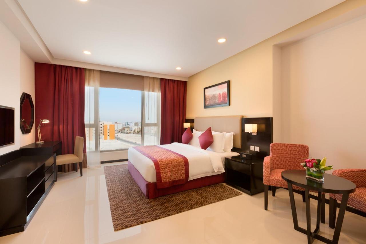 Ramada Hotel and Suites Amwaj Islands photo