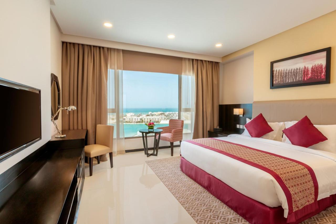 Ramada Hotel and Suites Amwaj Islands photo