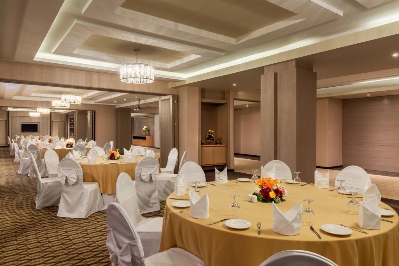 Ramada Hotel and Suites Amwaj Islands photo