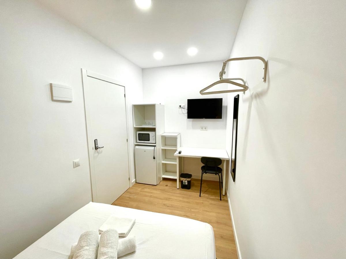Hostal Lux - 4