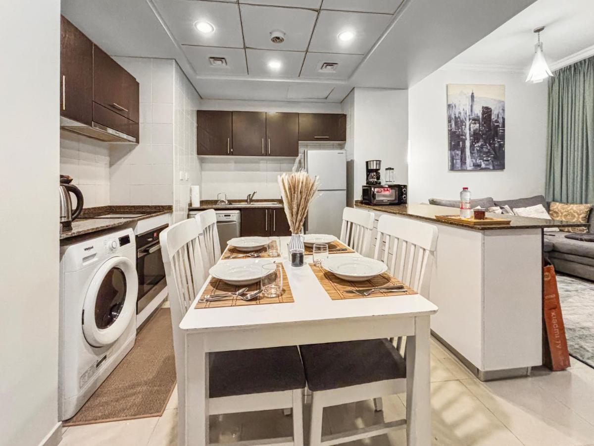 2204 DXB Marina, KingBed, Steps to Tram, Clubs & Dining, Bay Central - 5