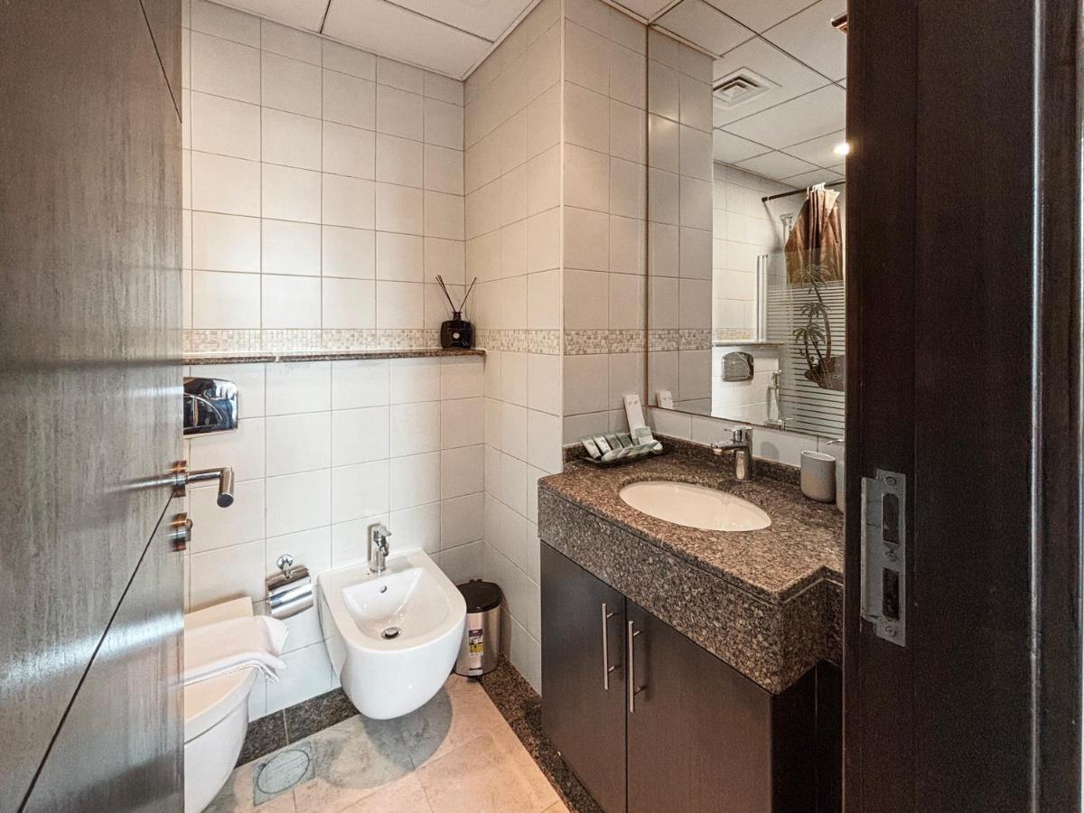 2204 DXB Marina, KingBed, Steps to Tram, Clubs & Dining, Bay Central - 3