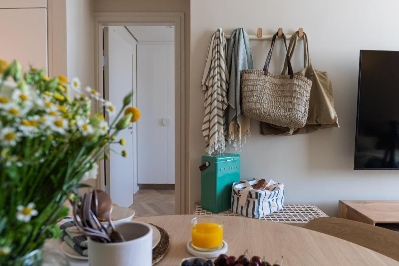 Dolce Vita - Cape 8 Collection