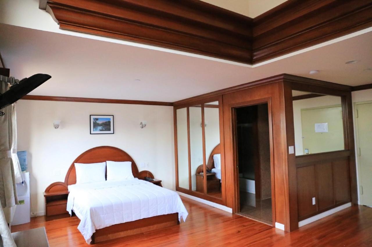 Phoenix Hotel Brooklyn Sunset Park - 2