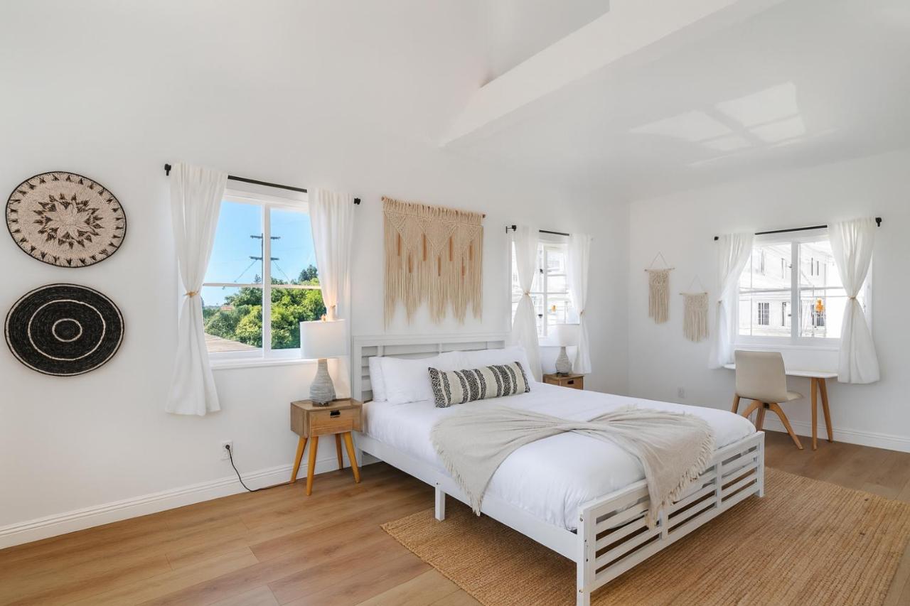 Exclusive 2BD 3BA with Balcony - 2