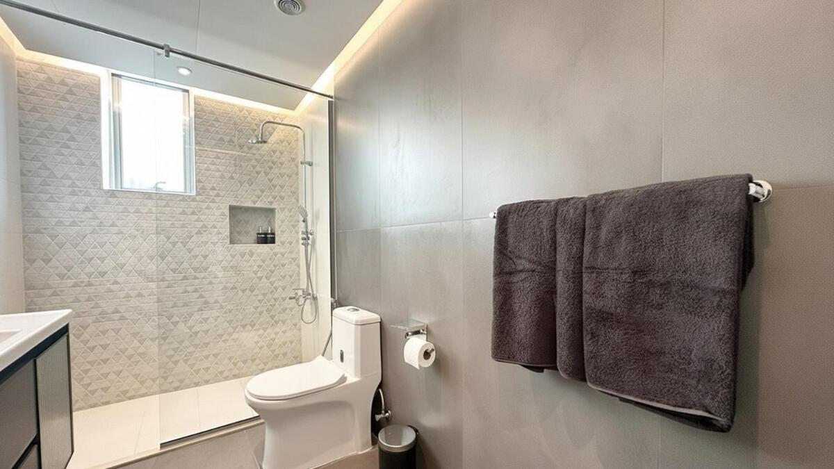 Luxury 2BR Canal View Near Burj Khalifa & Metro - 3