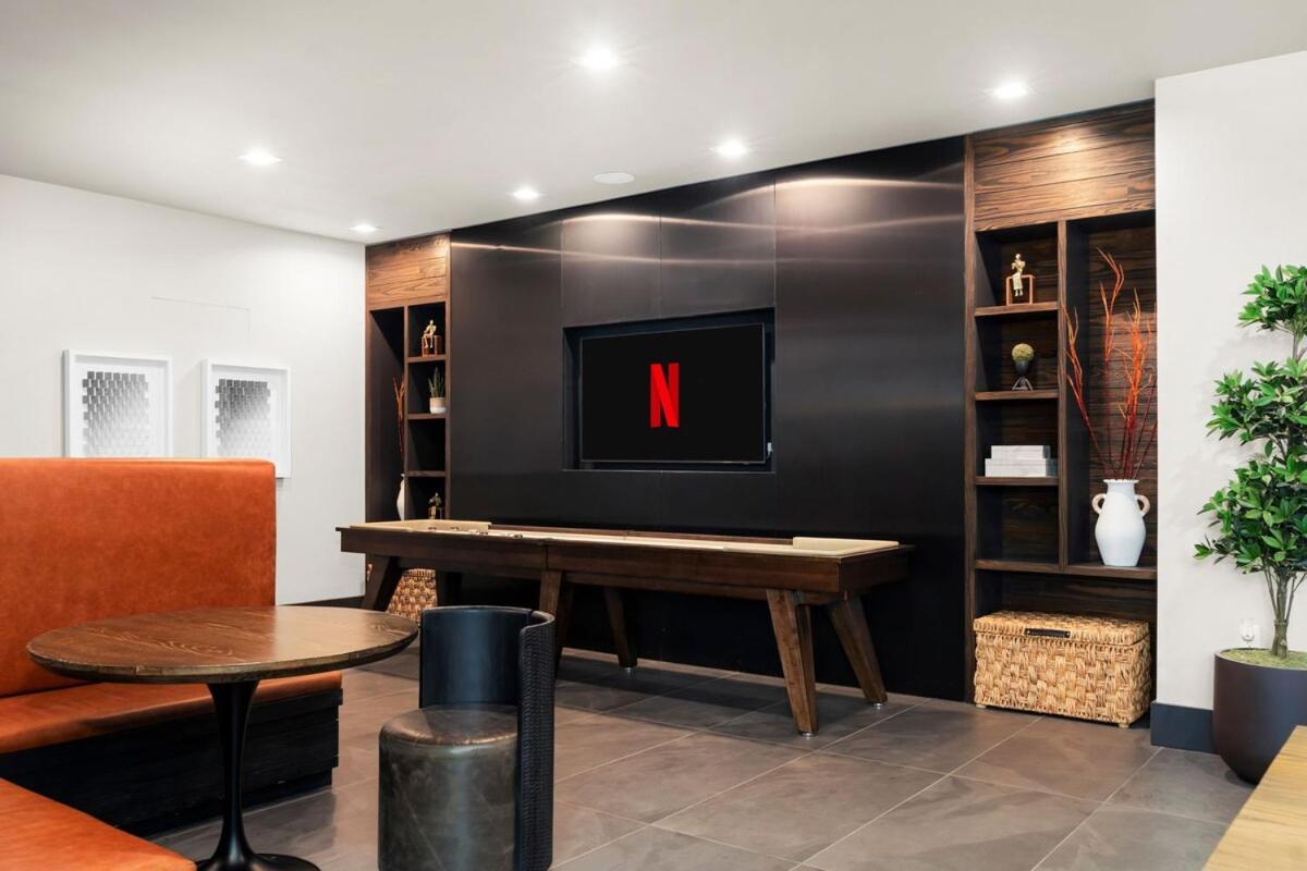 Lux 1BR Near Downtown & Domain Pool, Gym - 2