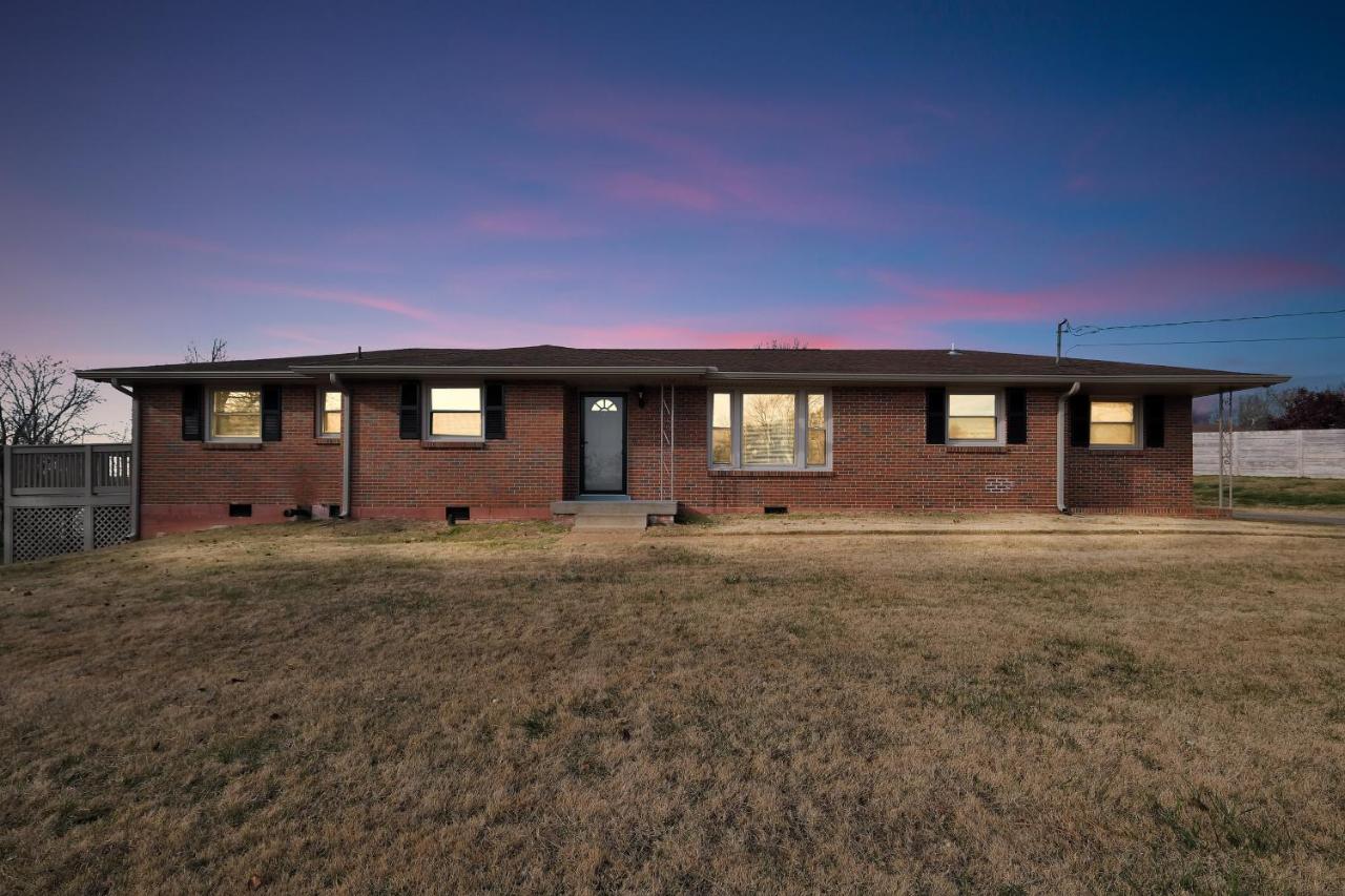 Quiet Retreat Near Opryland & Airport home - 2