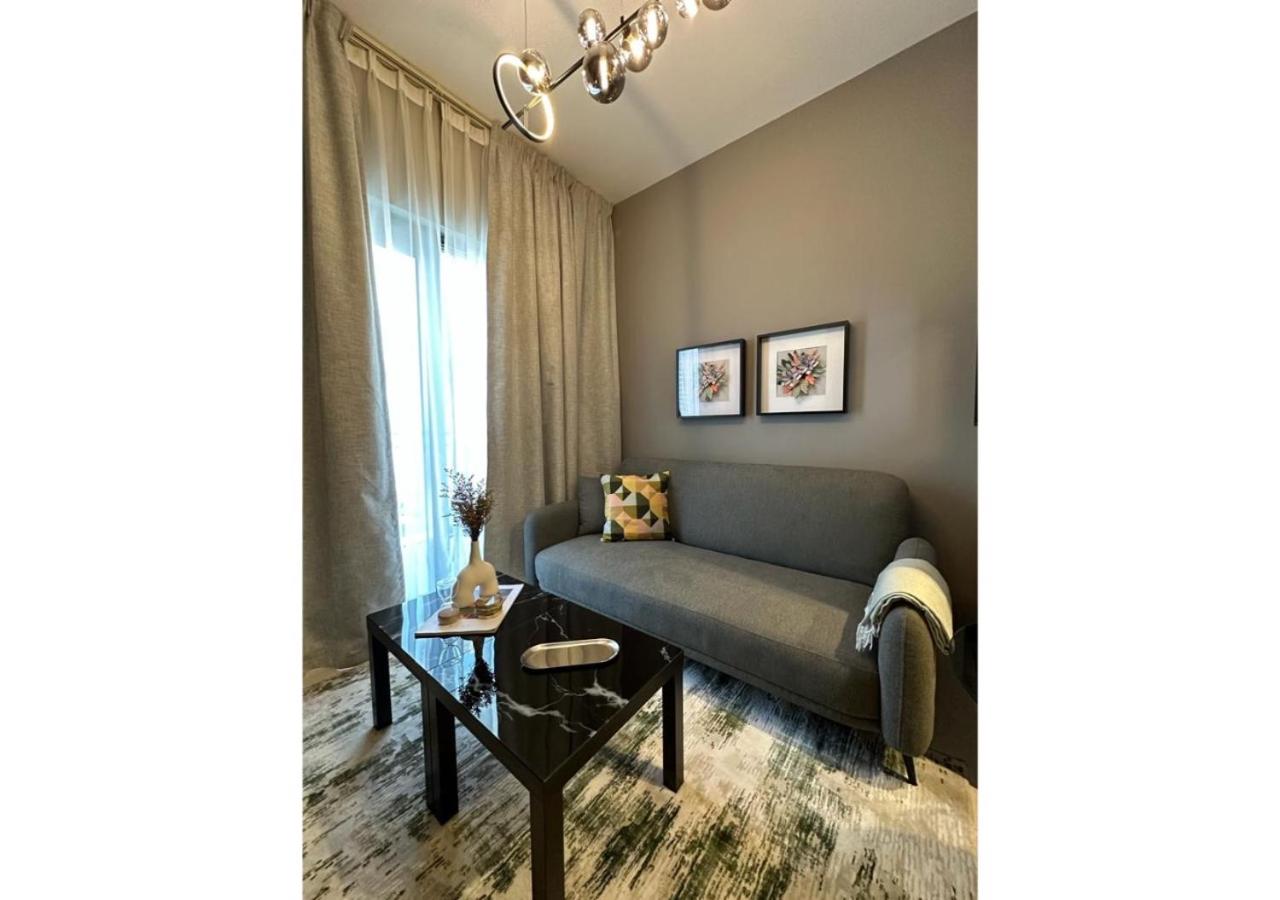 KeyRock Living - Modern 1BR at Zada Tower with Pool and Gym Facilities - 2