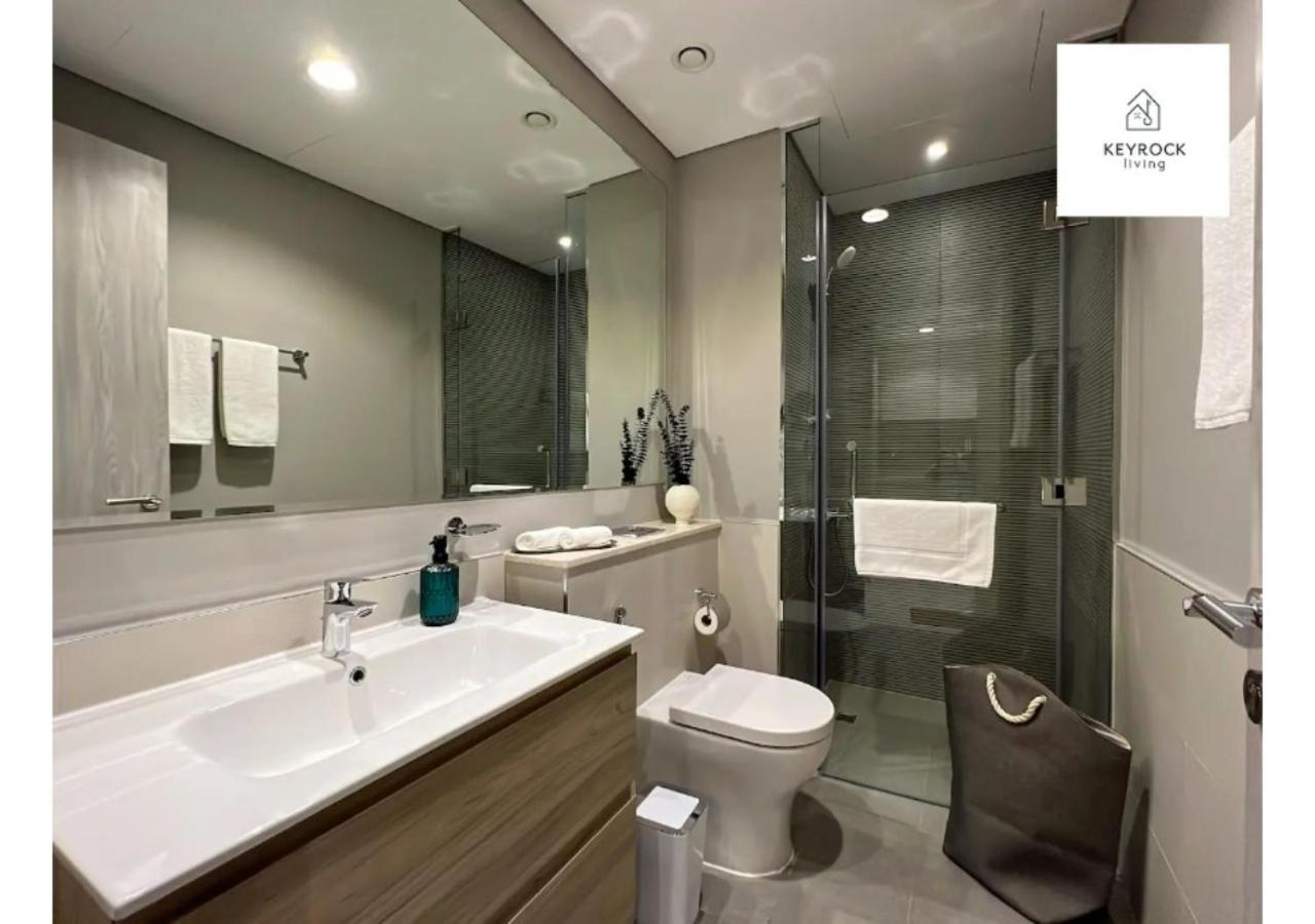 KeyRock Living - Modern 1BR at Zada Tower with Pool and Gym Facilities - 5