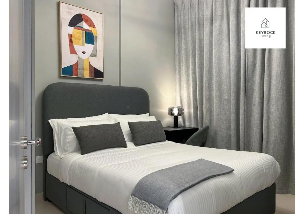 KeyRock Living - Modern 1BR at Zada Tower with Pool and Gym Facilities - 3