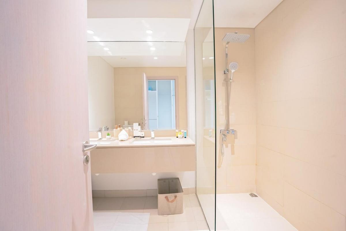 Luxury Upgraded 2BHK on Yas Island - 3