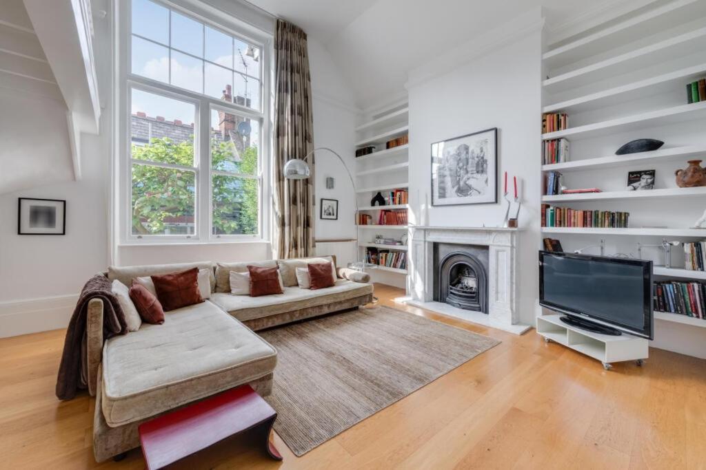 Primrose Hill House, Double-Height Living Room, Bedroom with King Bed, Mezzanine Super-King - 5