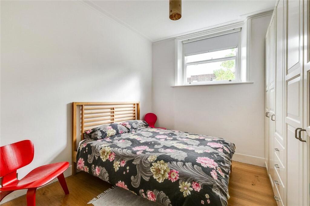 Primrose Hill House, Double-Height Living Room, Bedroom with King Bed, Mezzanine Super-King - 2