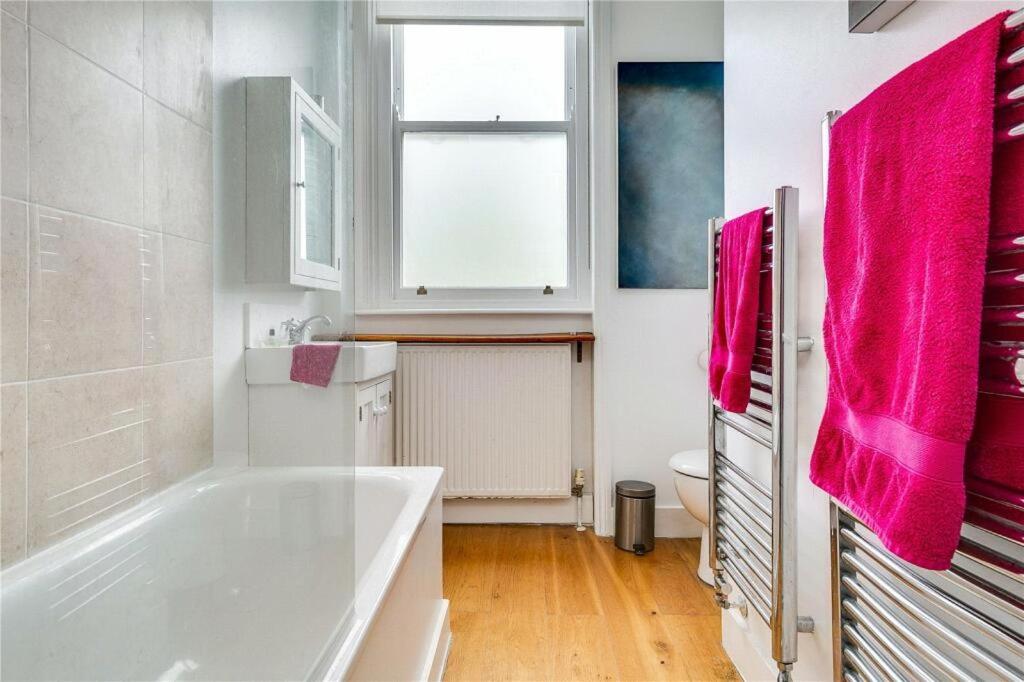 Primrose Hill House, Double-Height Living Room, Bedroom with King Bed, Mezzanine Super-King - 3