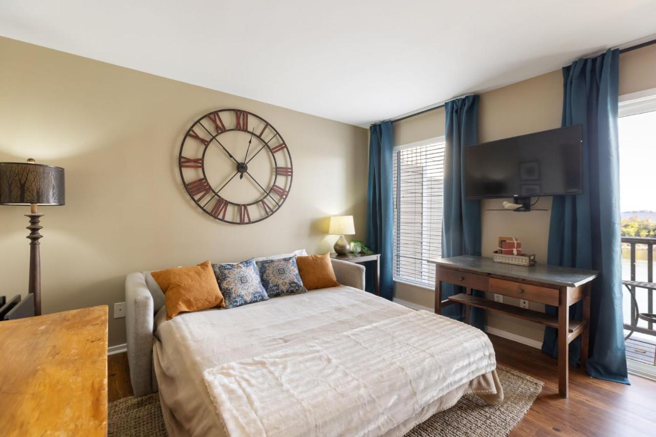 Downtown Nashville Riverfront Condo - 4