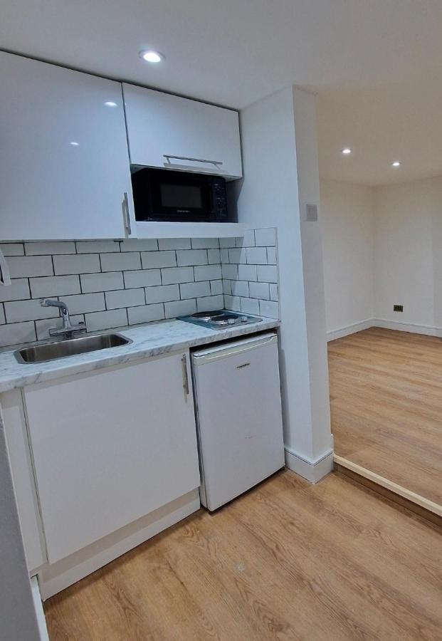 Studio Flat near Arsenal, One Stop from Eurostar - 3