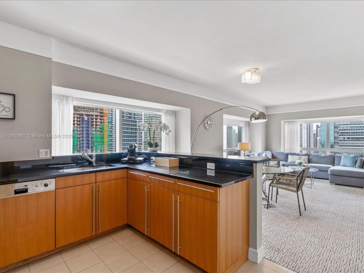 Four Seasons Miami Luxury Two-Bedroom Suite in Brickell - Free Parking - 5