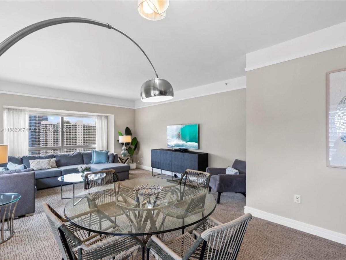 Four Seasons Miami Luxury Two-Bedroom Suite in Brickell - Free Parking - 2