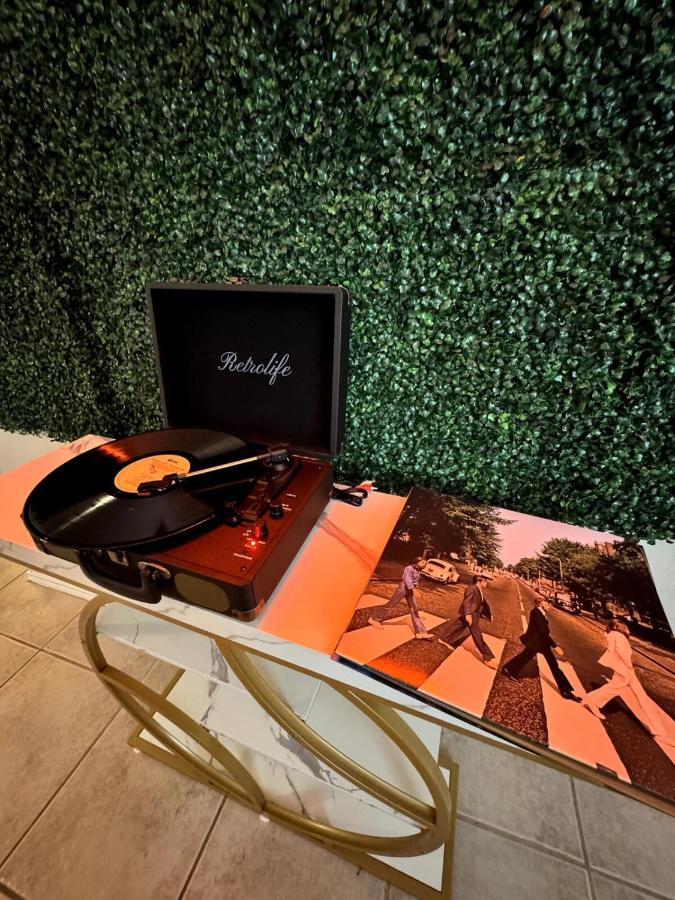 9 Hole Mini Golf, Sports, Bocce and 12 mins to Downtown - 5