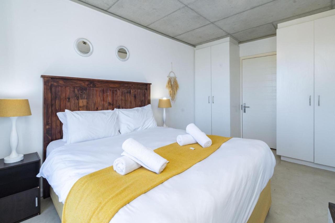 Sea and Sun-Table Mountain views Wifi Parking! - 3