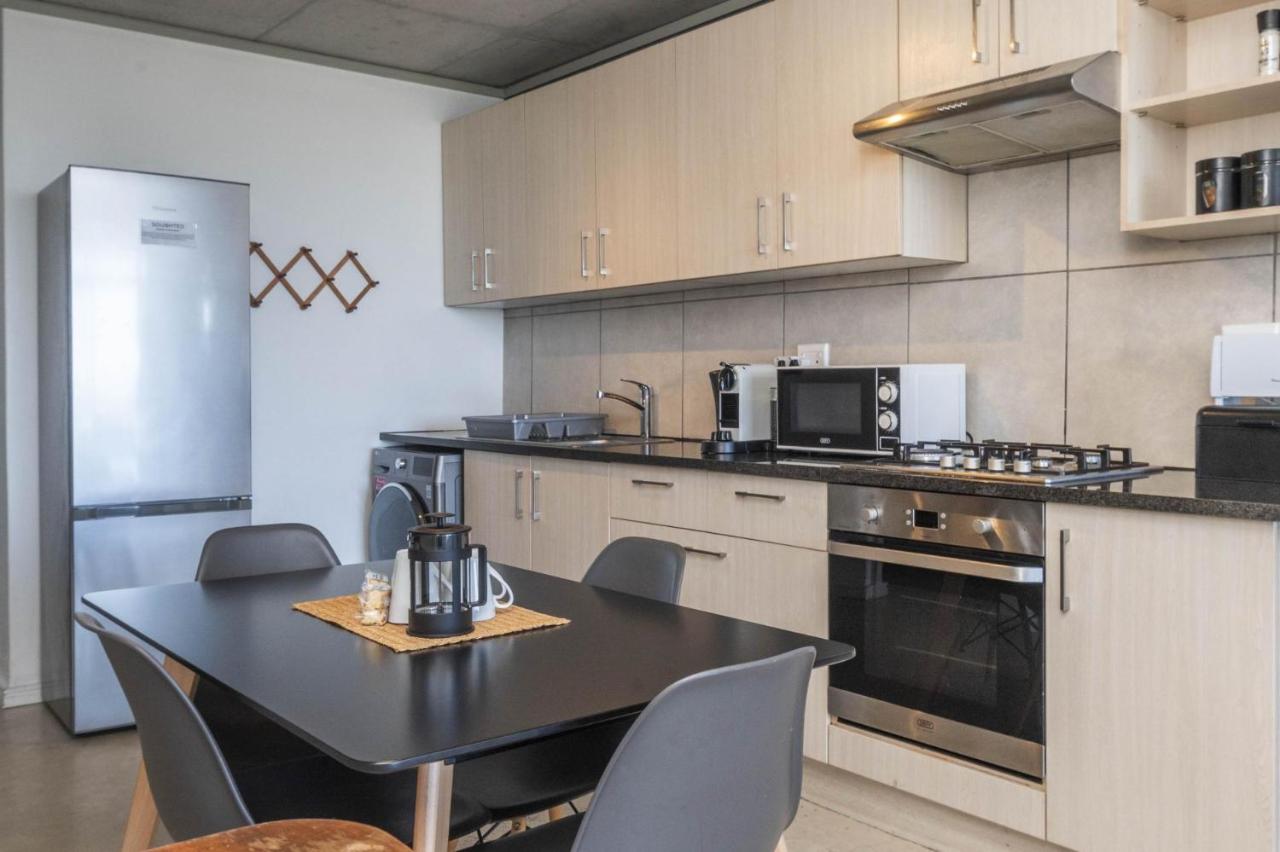 Sea and Sun-Table Mountain views Wifi Parking! - 4