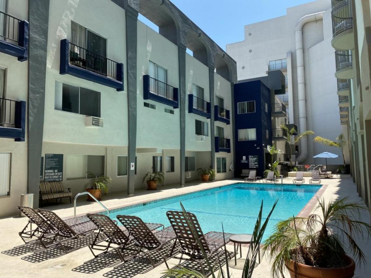 Walk to Santa Monica Beach & Pier I Free Parking! - 3