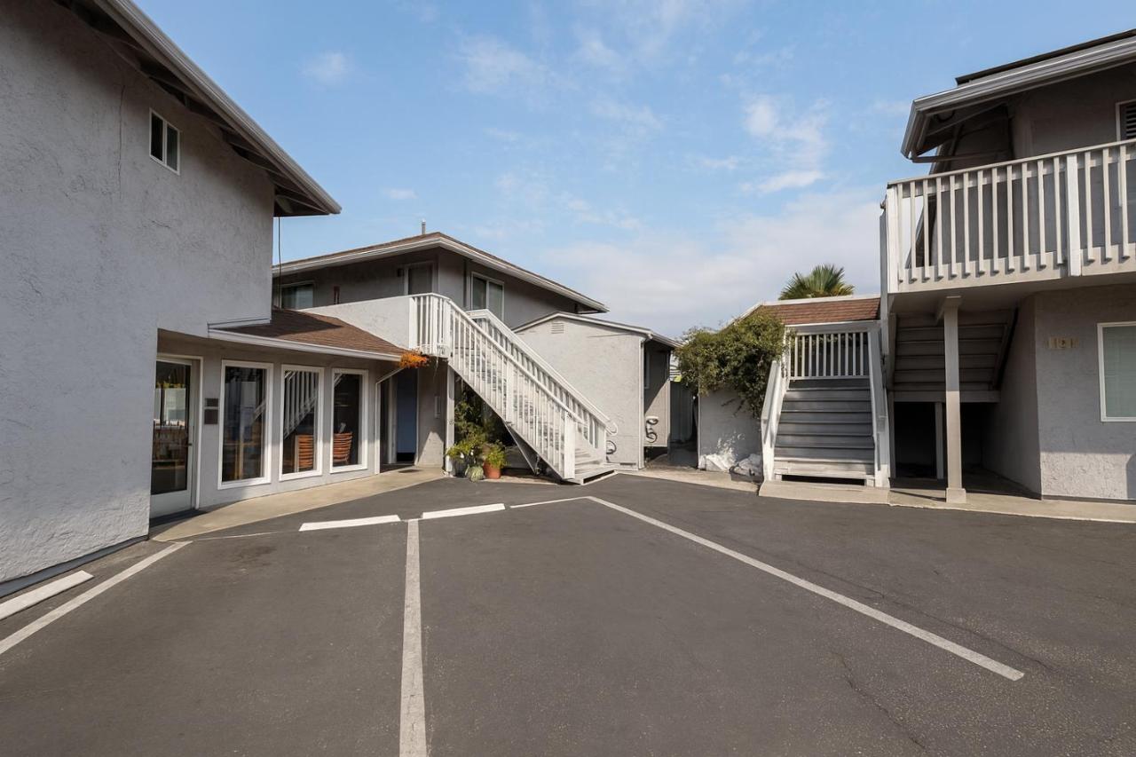 Pacific Inn Monterey — photo 10