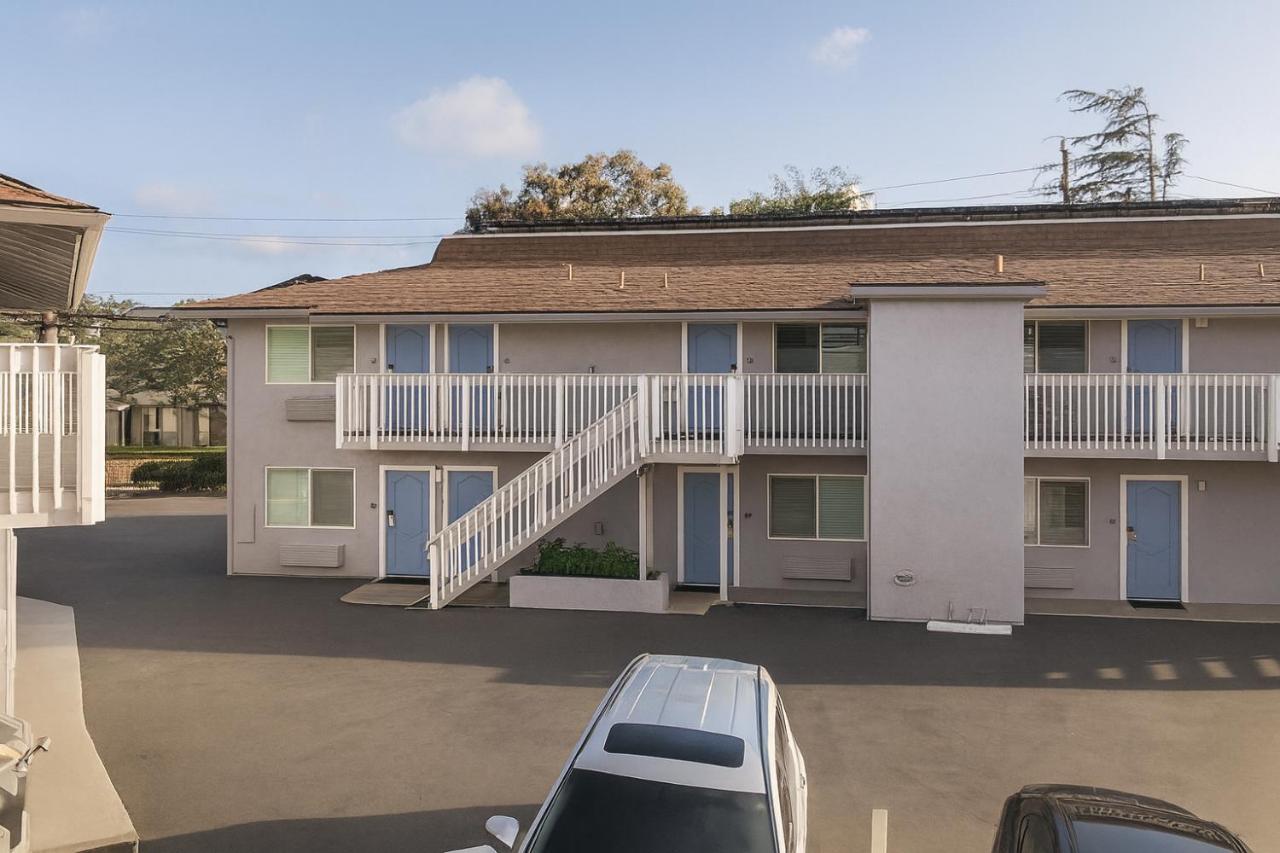 Pacific Inn Monterey — photo 11