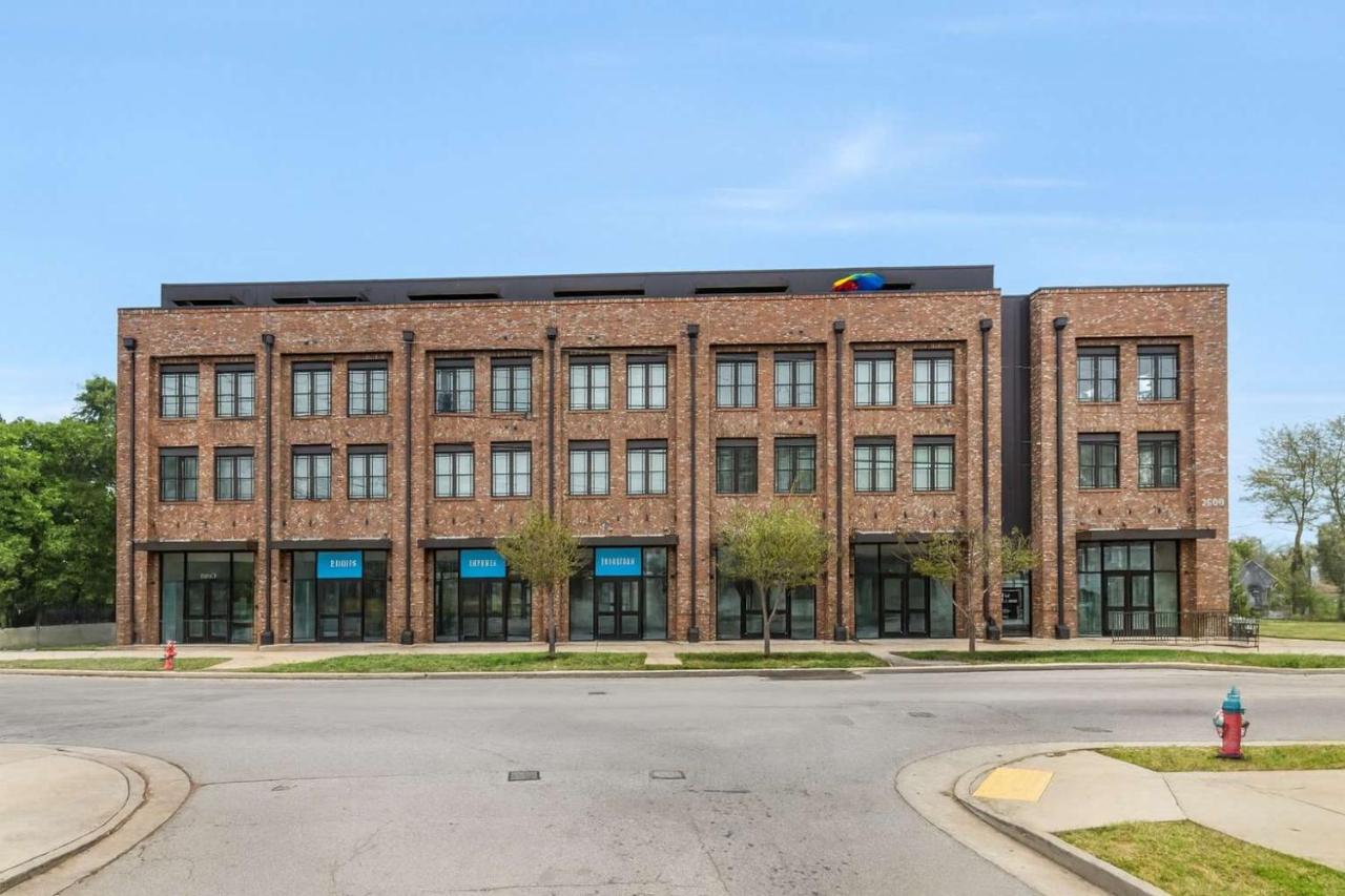 Huge Private Patio with Games & Skyline Views - 3