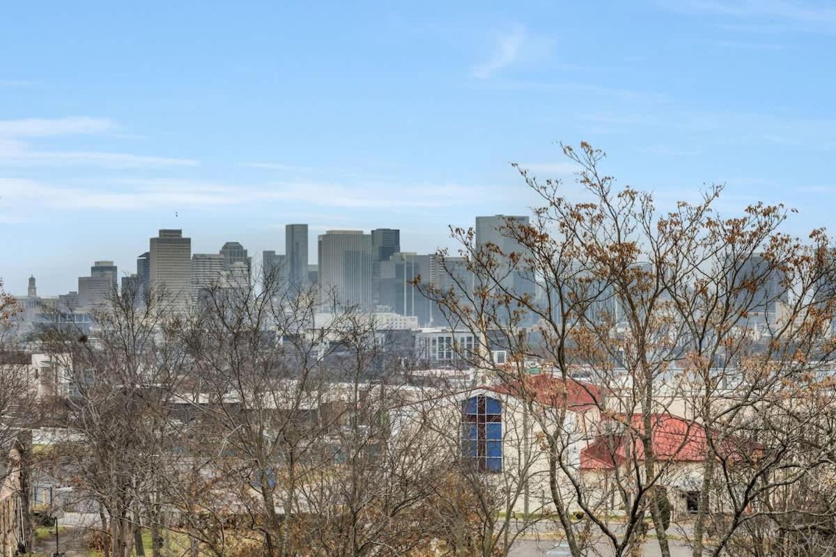 Huge Private Patio with Games & Skyline Views - 4