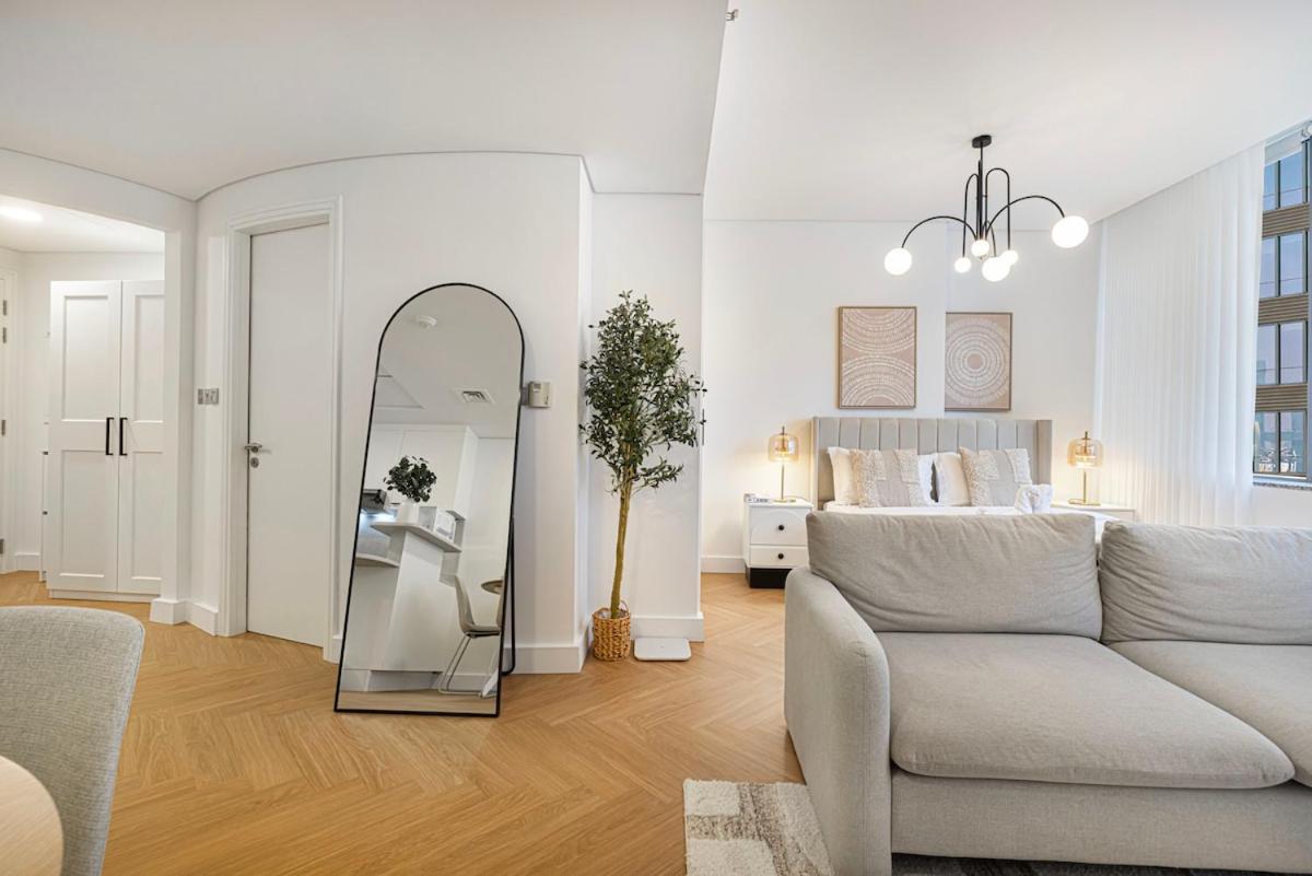 DIFC Sky Gardens Studio In front of DIFC Gate - 2