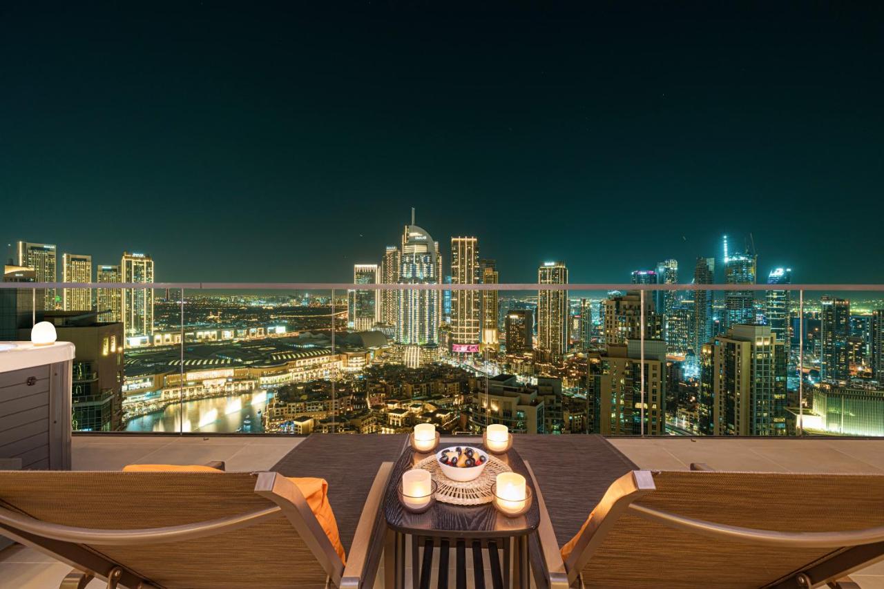 Luxury Downtown 2 Bedroom Apartment with amazing Burj and Fountain Views and Private Jacuzzi on a large Terrace - 3