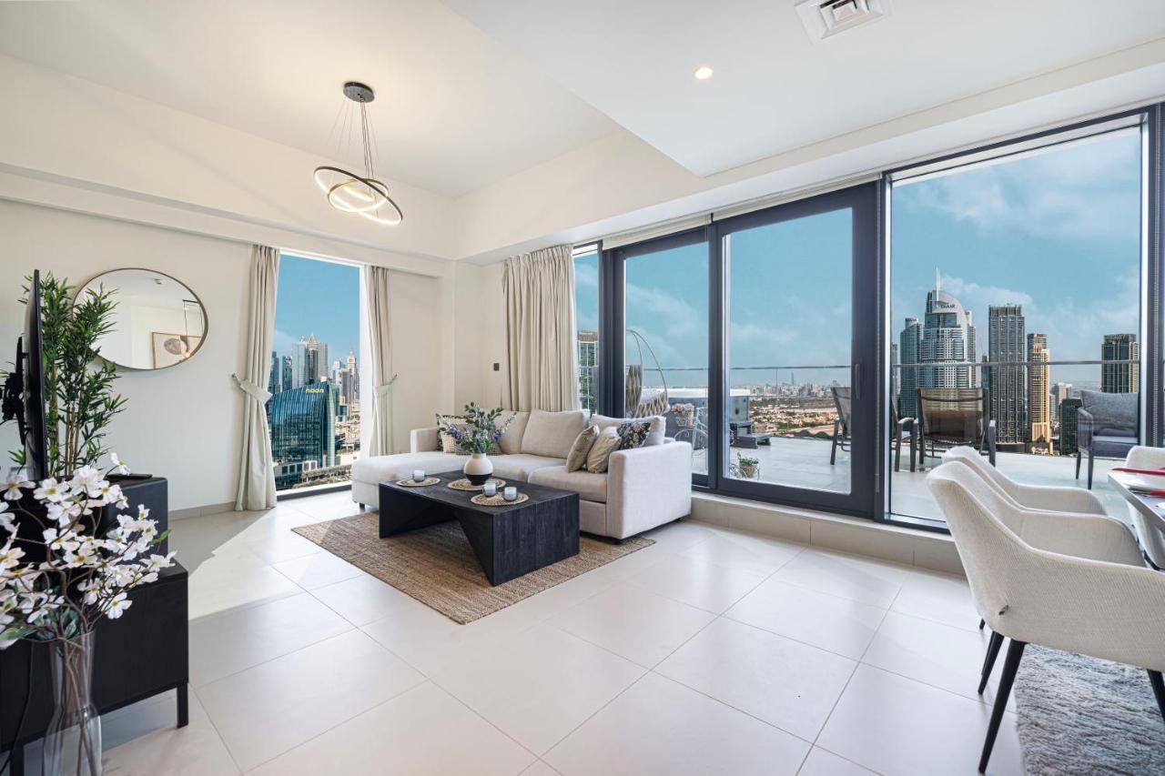 Luxury Downtown 2 Bedroom Apartment with amazing Burj and Fountain Views and Private Jacuzzi on a large Terrace - 5