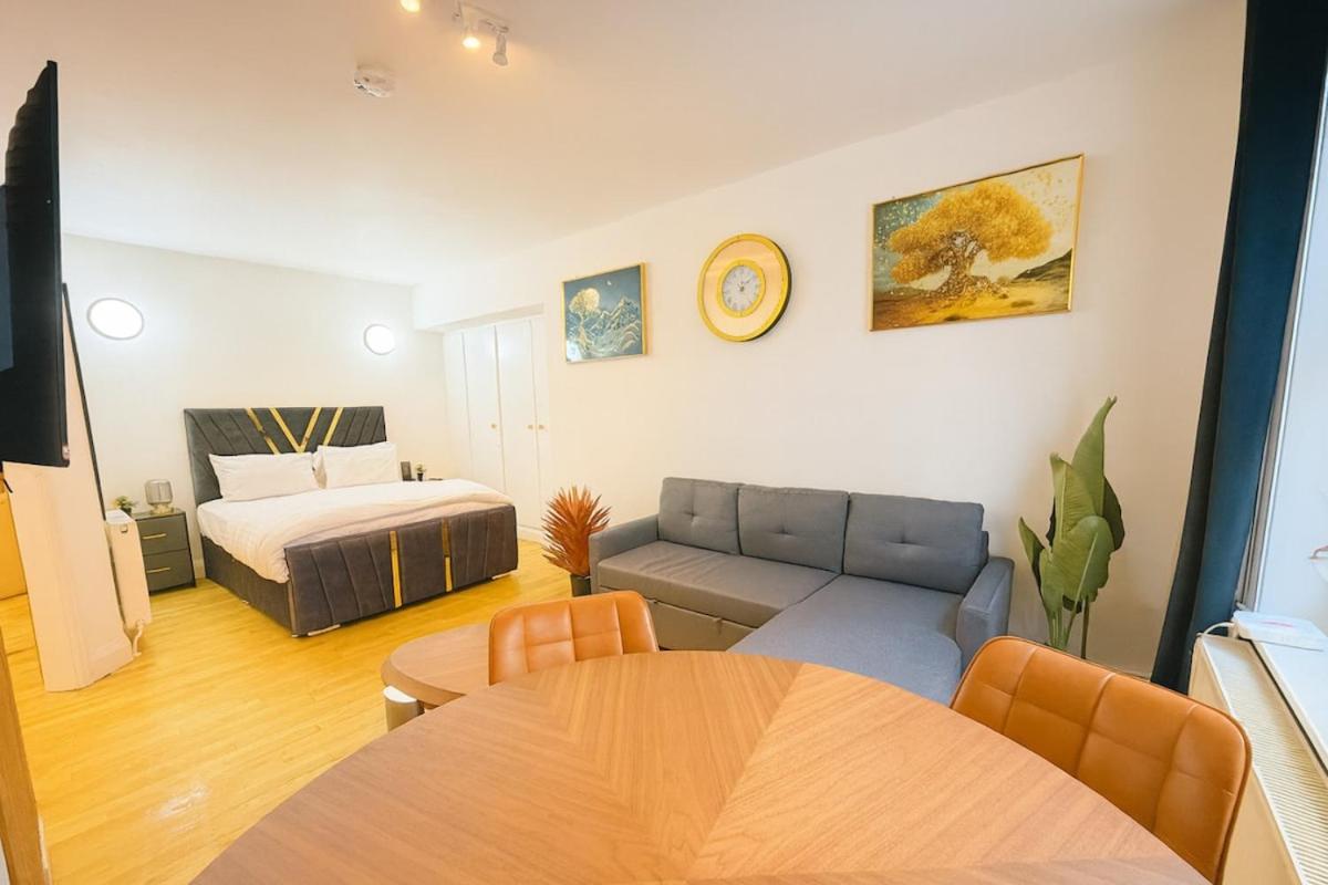 Stylish 1-Bedroom in the Heart of Soho WD5 no lift - 2