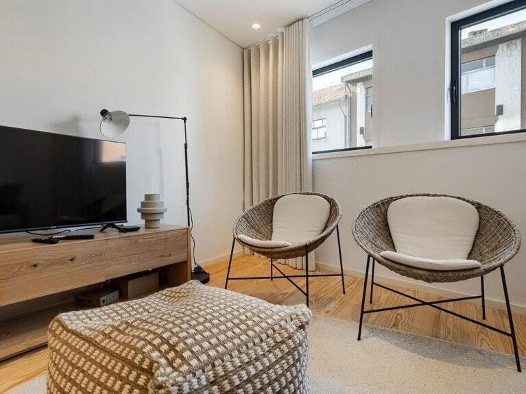 Stylish Flat with Balcony, In Central Porto - 5