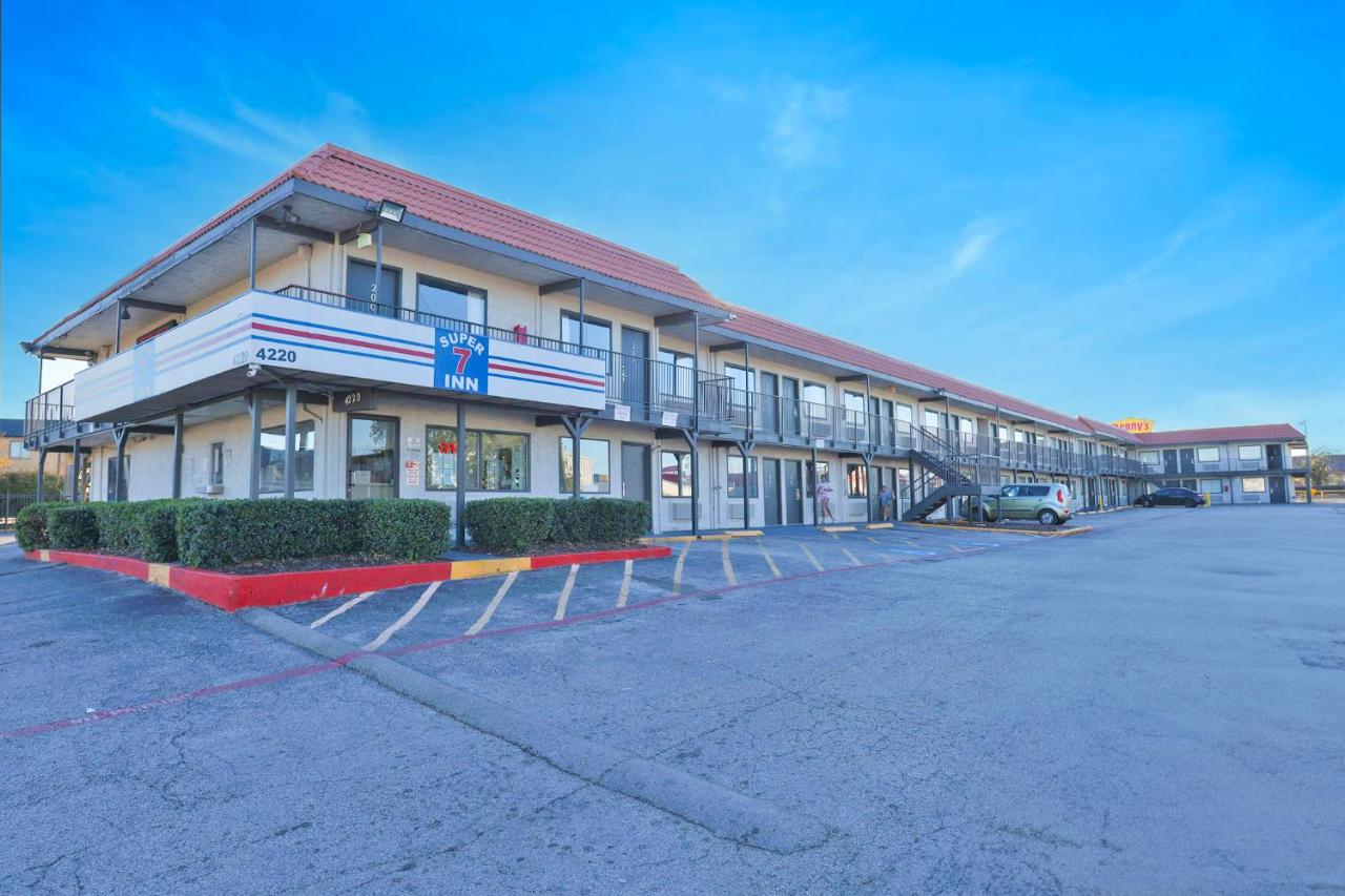 Super 7 Inn — photo 13