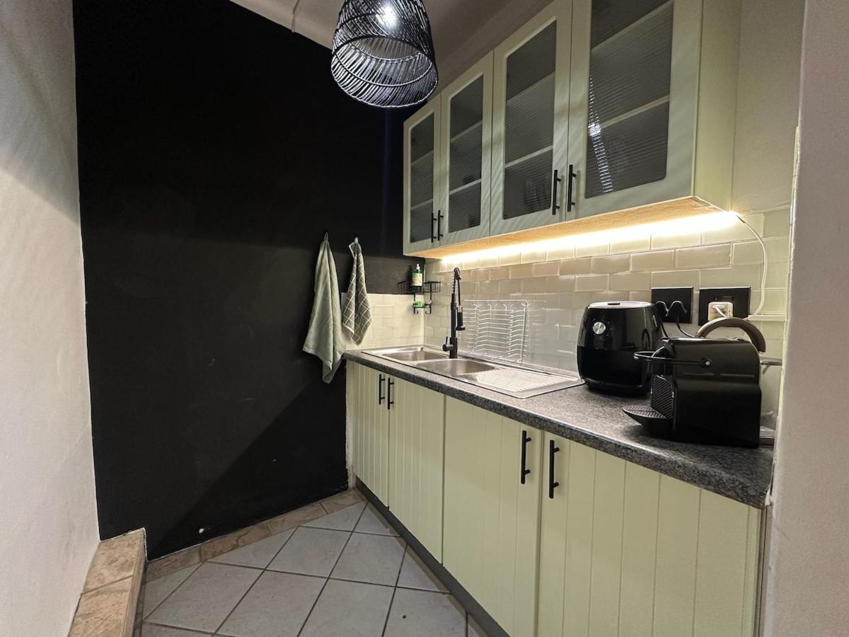 Cozy Garden Cottage for Two - 3