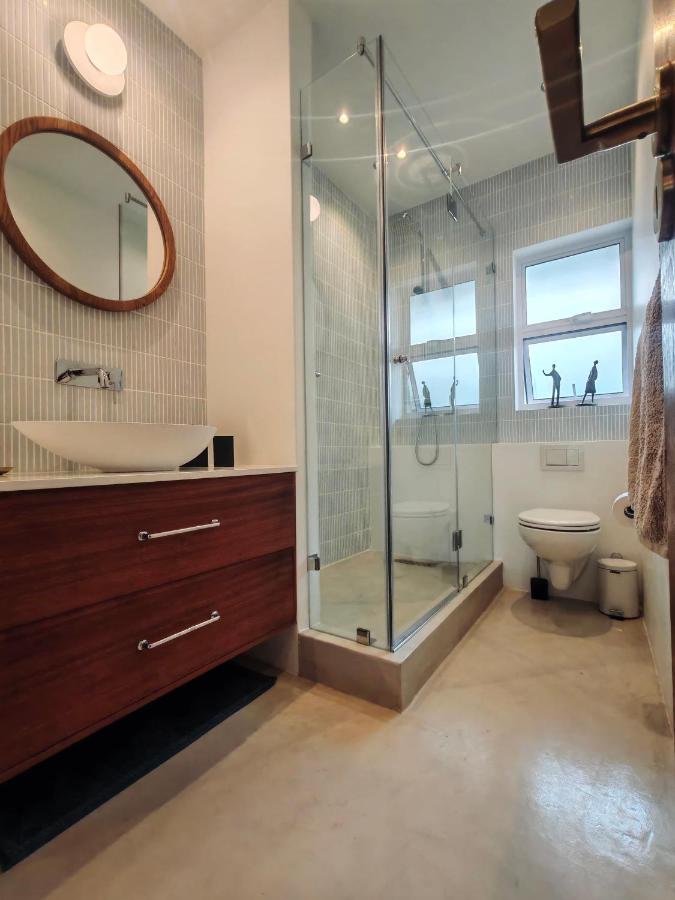 Caelis - Central & secure remote-work 3 bedroom apartment with ACs - 3