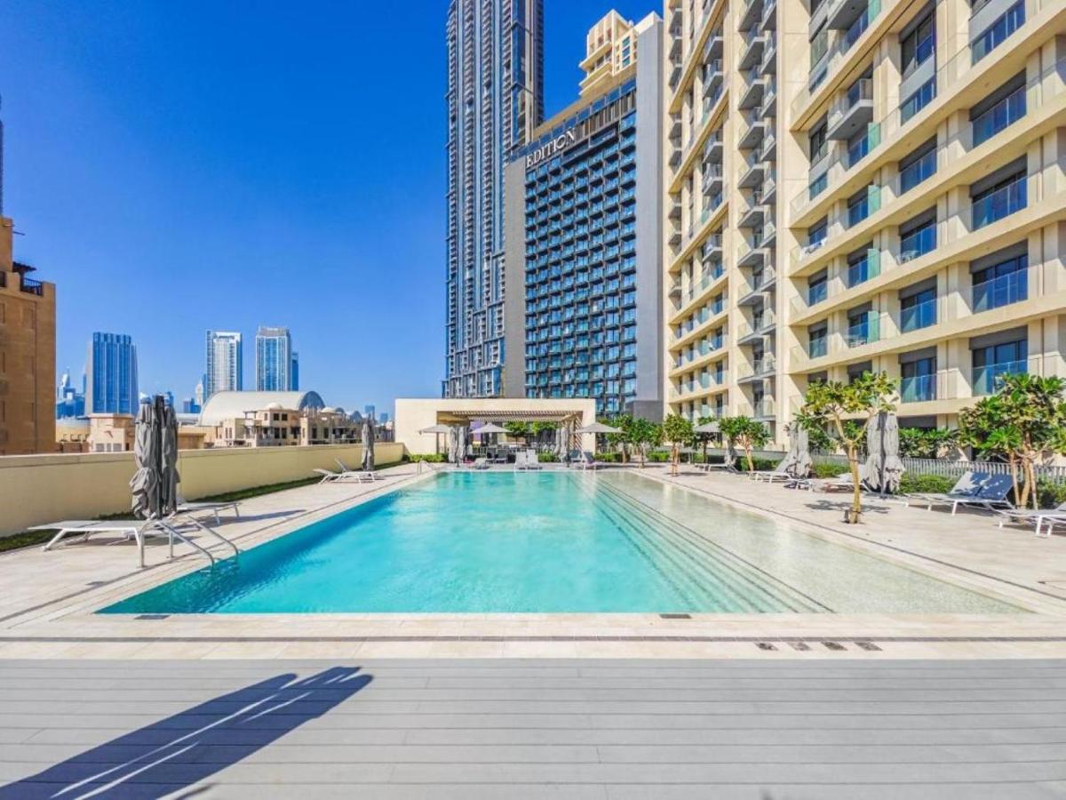 Burj Khalifa View 2BR Luxury Apartment in Dubai - 4