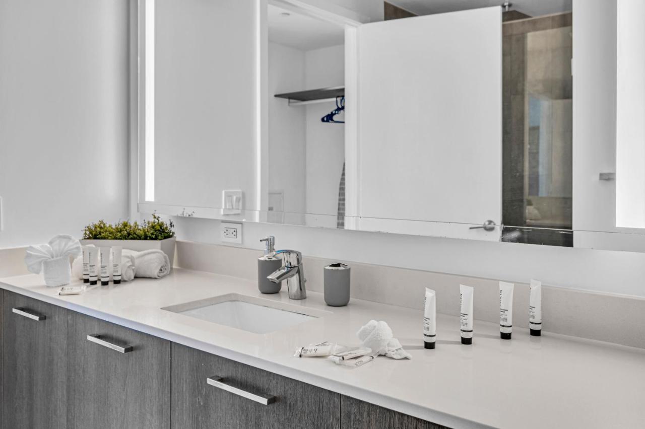 Waterline Corner Vies 2Br 2BA Suites - 3