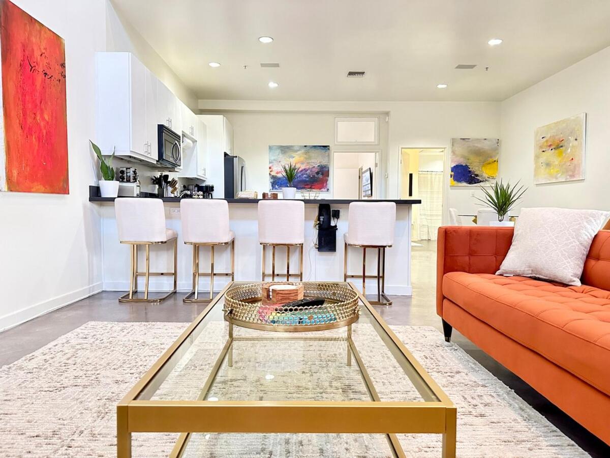 The Gallery Spacious 2BD 2BA with Two King Beds - 4