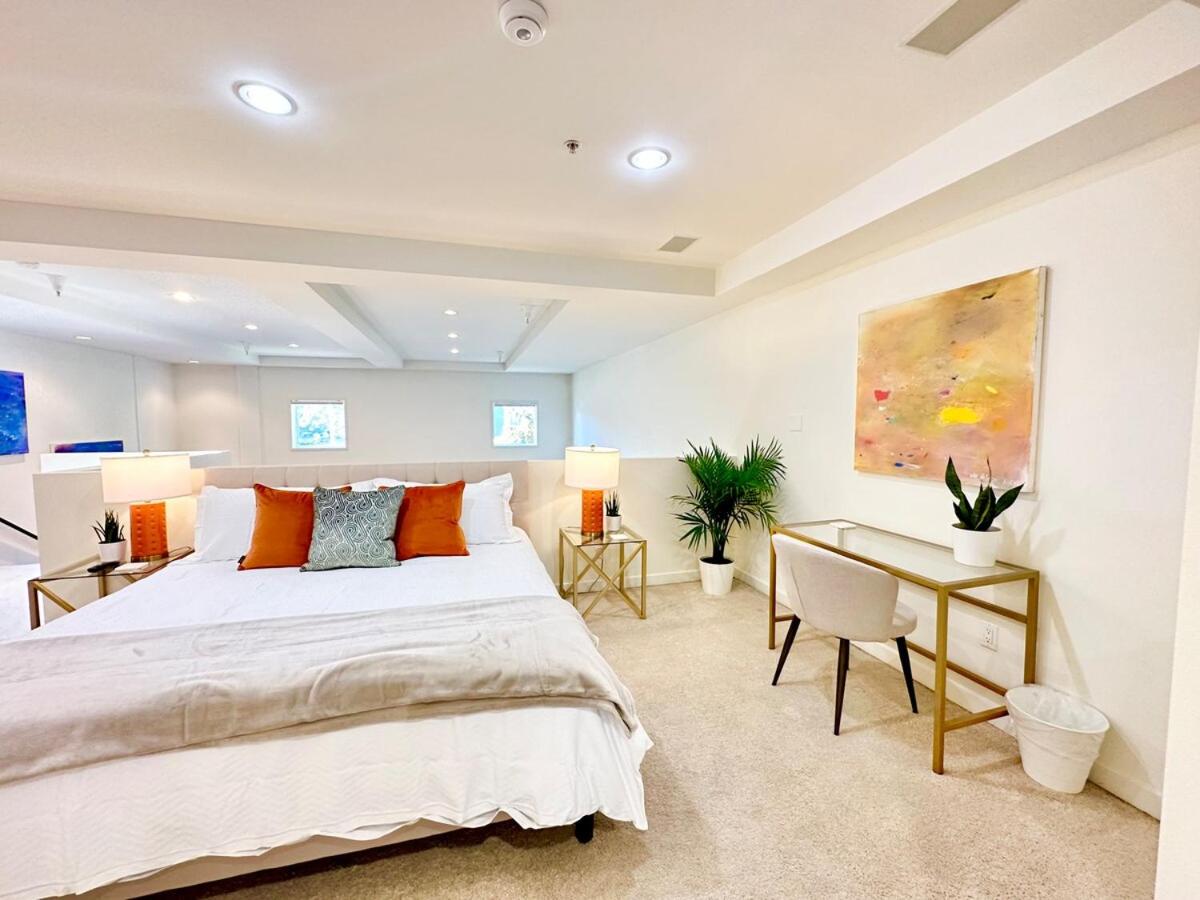 The Gallery Spacious 2BD 2BA with Two King Beds - 2