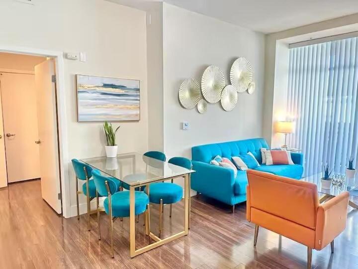 Spacious 2 BD with 2 King Beds Walk to Pier & Beach - 4