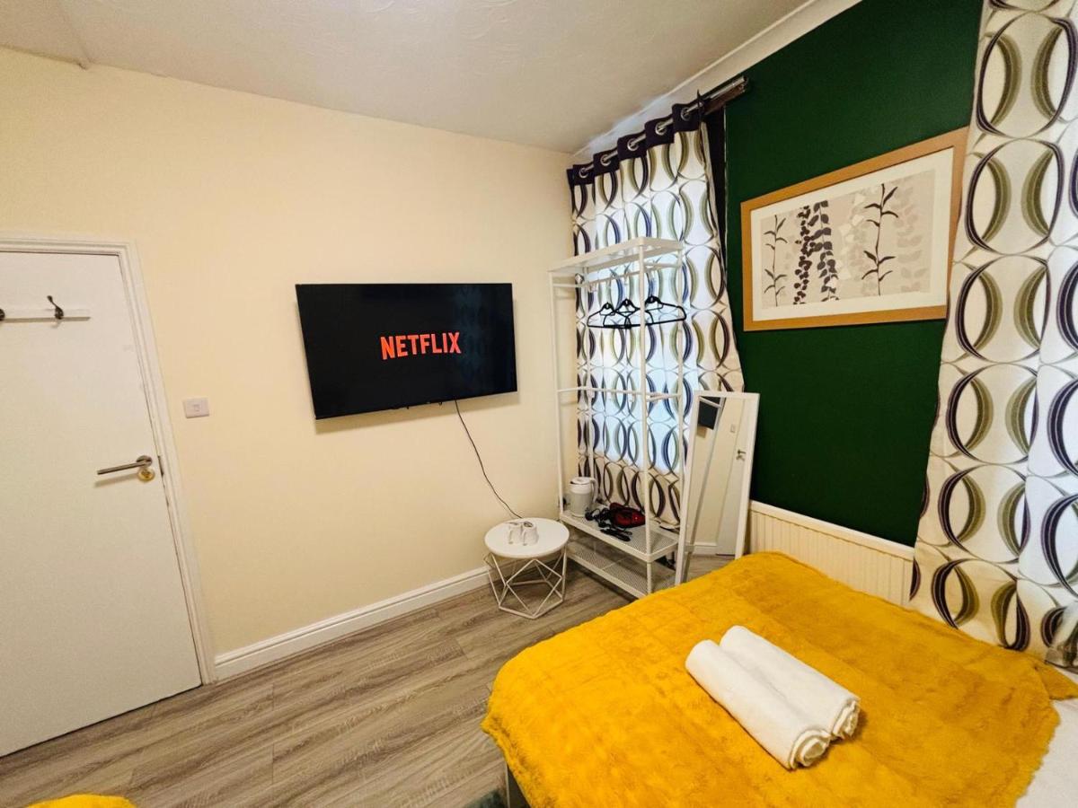 London Budget-Friendly Stay - 3