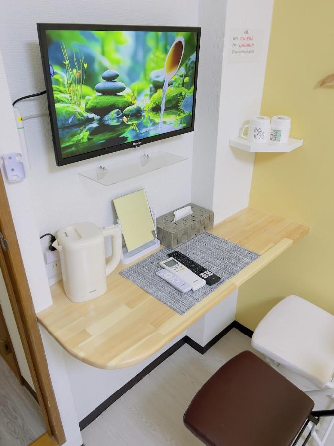 101 Dotonbori Riverside 5 min walk to Dotonbori Kuromon Market Shinsaibashi, Namba Business District Balcony with washing machine 1F free dryer, microwave - 5