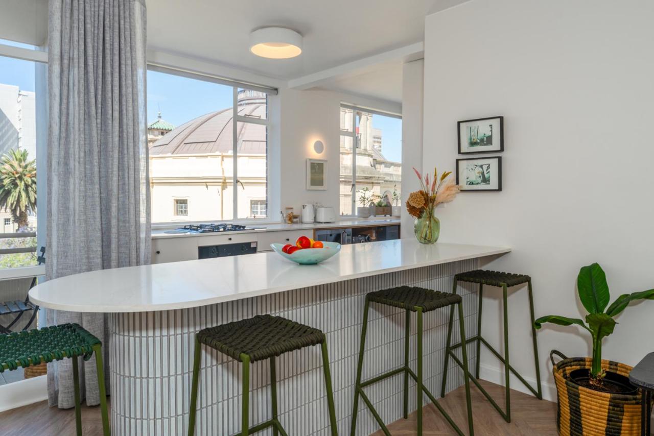 Walk to CTICC & CBD! A Stylish, 2Bed Oasis - Pool & Garage - 5