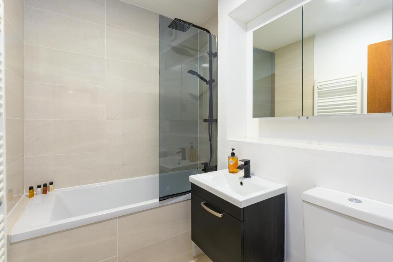 Bright and Beautiful 2BDR Central London Flat - 3